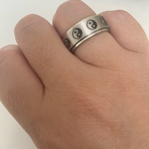 Unisex Rotating Ying Yang Ring - Picture 4 of 5